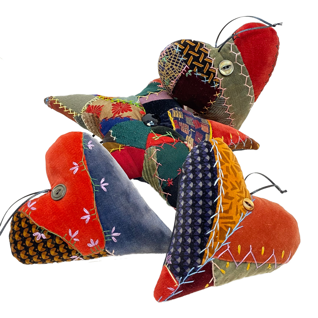 FolkArtMuseum's tweet photo. The holidays are right around the corner! These hand quilted hearts are the perfect way to show your affection for loved ones this season. Made by Susan Wyssman, these ornaments are made from refurbished quilts:
https://t.co/Pyt37gn93D
#ShopSaturday #AFAMShop #Holiday #Gifts https://t.co/rp8jC4WJxu