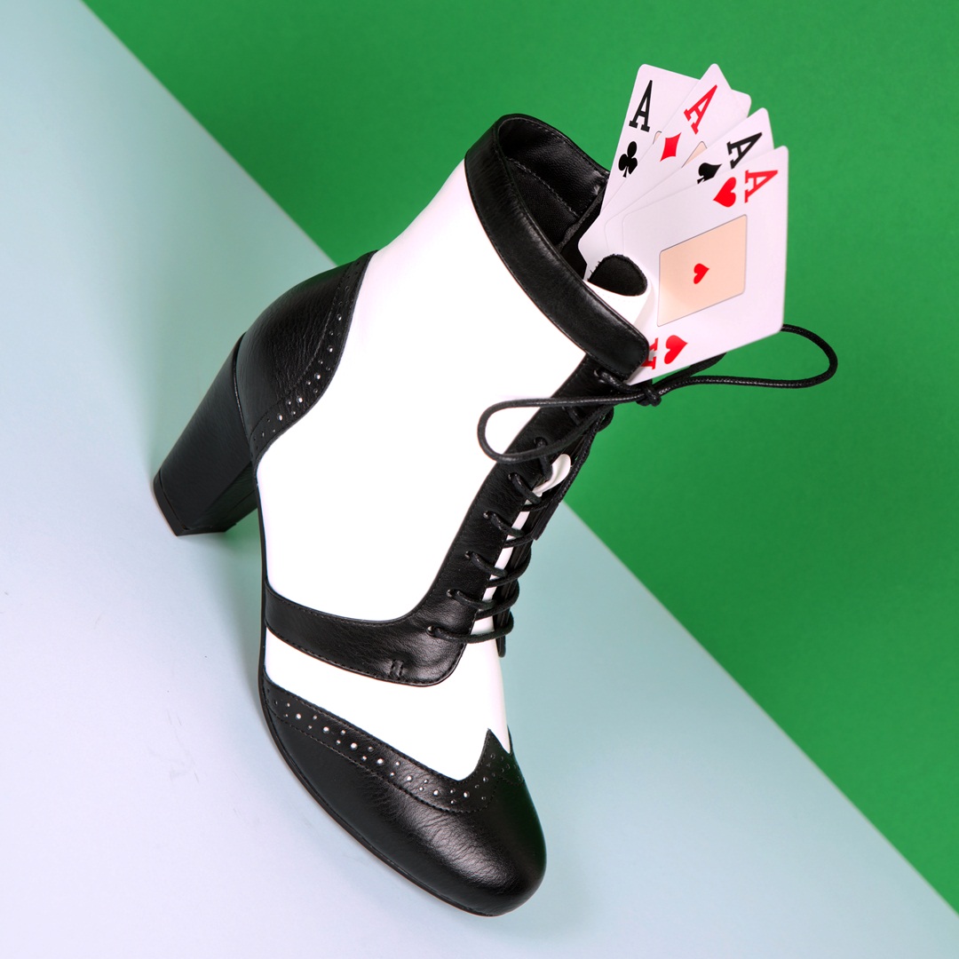 CollectifLondon's tweet photo. Making a monochrome moment with @lulu_hun #collectifclothing #luluhun #1950sshoes https://t.co/SiNyxDuz0T