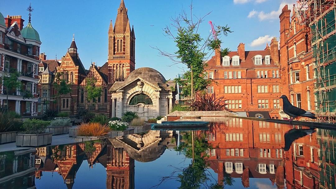 Grosvenor_LDN's tweet image. Sometimes we all need a little space to unwind, or simply a change of scenery. Mayfair is home to many outdoor spaces, so why not enjoy a peaceful stroll through Mount Street Gardens, a gentle jog around Grosvenor Square, or a catch-up with one other friend at Brown Hart Gardens.