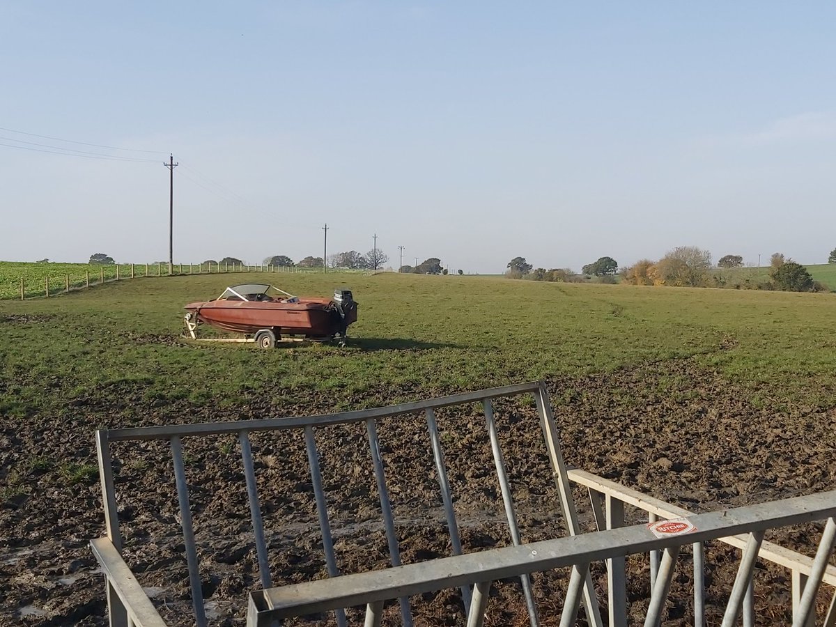 PcAndyLong's tweet photo. Wondered where the speedboat from #BullsEye ended up! In #Broxted @PCJedRaven @EP_RURAL https://t.co/DYclYvlzOU