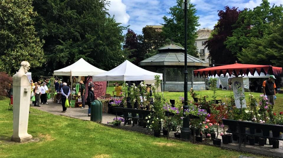 Ai #GiardiniSambuy dom 8 novembre torna il Mercato della Biodiversità #Googreen di @GiardinoForbito con le eccellenze del territorio. Ospiti gli impollinatori @SlowFoodItaly con il progetto di salvaguardiia delle #api. sguardisutorino.blogspot.com/2020/11/ai-gia… @slowfoodtorino @FAI_Piemonte