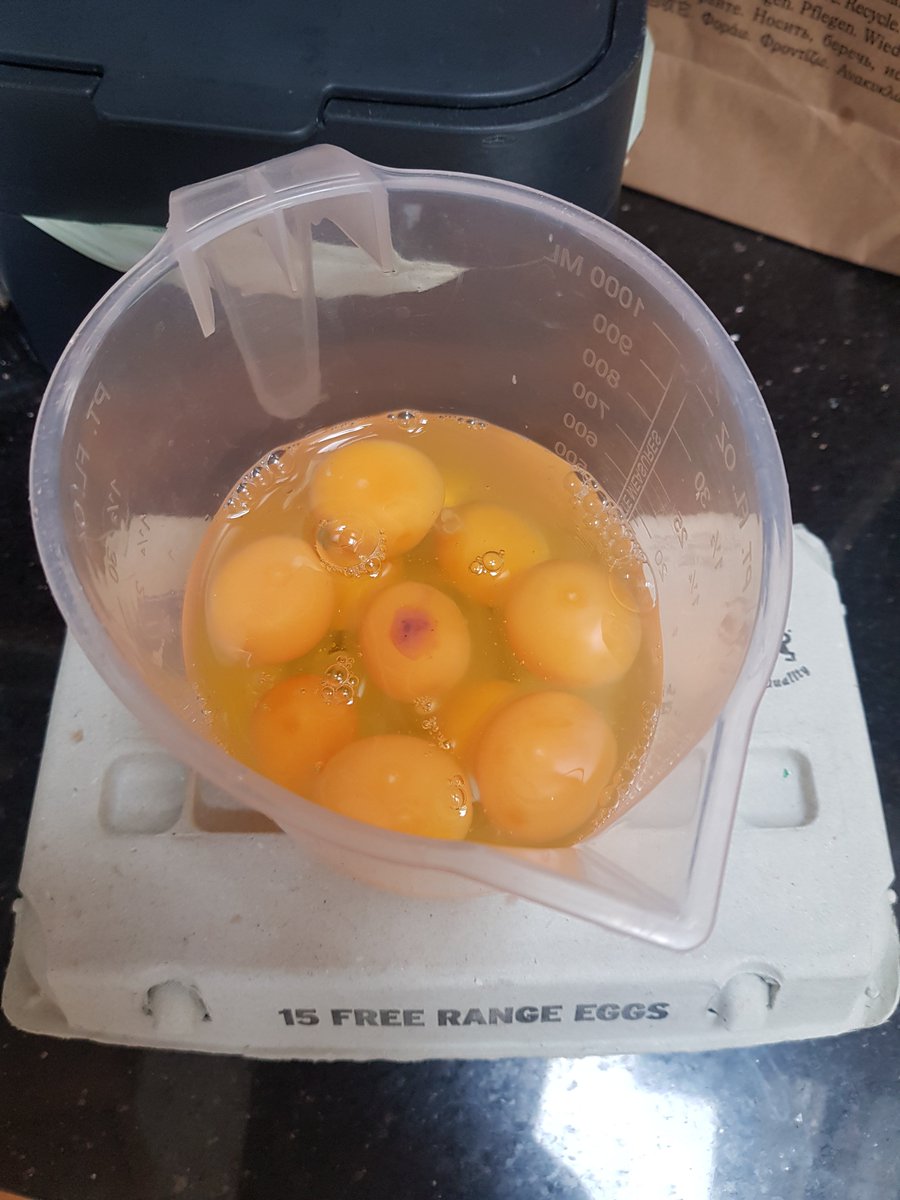 davidlloydmost1's tweet photo. Lunch has unintentionally, 
but pleasingly, turned into the latest @themandalorian plot line https://t.co/urTgMEHC2o