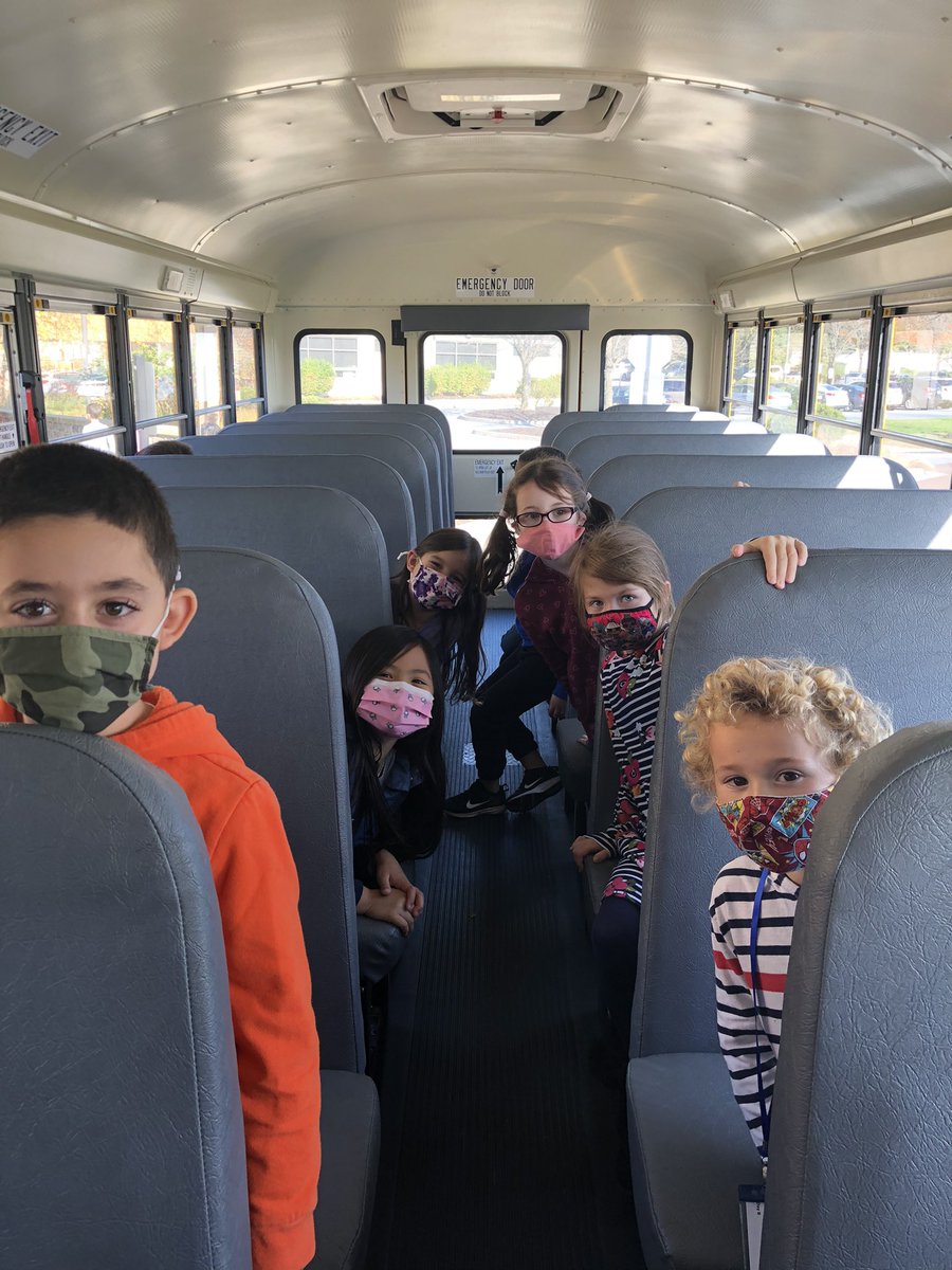 slccanfield's tweet photo. Group B learned a lot during our bus drill! Thank you Miss Carolyn for keeping our students safe on the bus each and everyday π #RoomU2 #springfieldstrong @SpringfieldSD https://t.co/y4d0NQoBuR