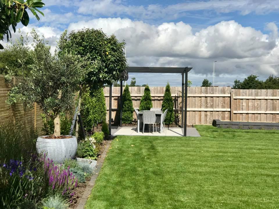 BAGDcourses's tweet photo. #StudentSpotlight: garden redesign by #BAGDstudent Amanda Haase-Jones - "I decided to design my own garden during lockdown using the knowledge Iβve gained on the course so far." ππ³ Here's the before and after β¬οΈ
#gardendesign #gardening #landscapedesign #BAGD https://t.co/yNS0ewHLAh