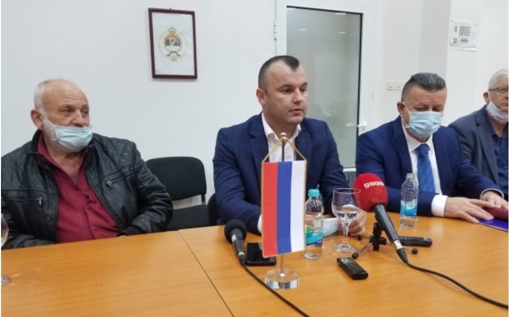 mitic_n's tweet photo. Apsolutno podržavam odluku da Srbi u Srebrenici idu potpuno ujedinjeni, te pozivam sve da izađu na izbore 15. novembra i glasaju za zajedničkog kandidata Mladena Grujića! https://t.co/jSAbZ6G3uN