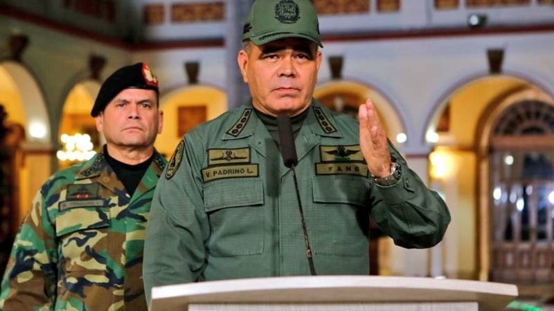 ConElMazoDando's tweet photo. Padrino López:  La única función de la Fanb en las próximas elecciones es garantizar la seguridad https://t.co/Oya1uwPIdj  #El6DLosVamosACambiar https://t.co/utrRXMOfAJ