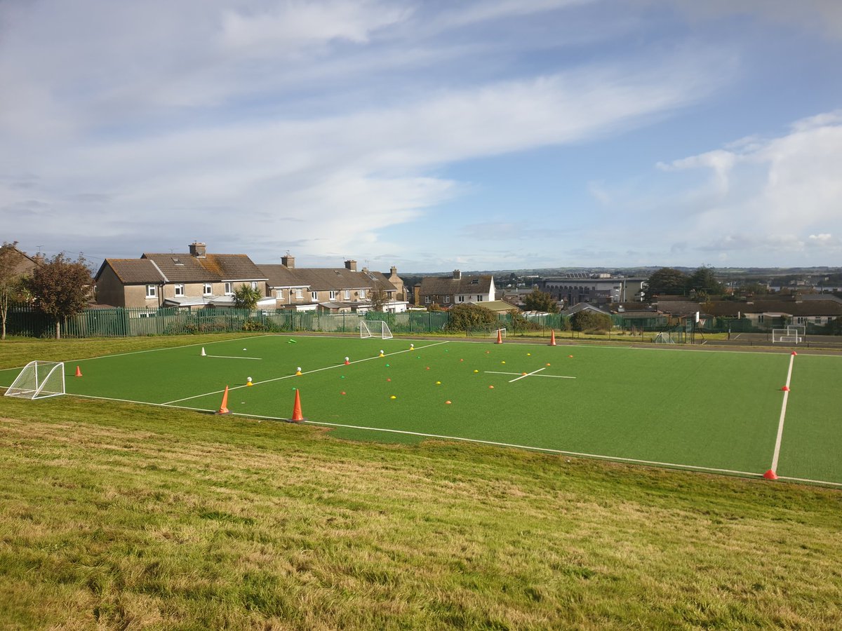 LLColfer's tweet photo. Big shout out to all the kids in the Mercy. It was great to see you all again 😊

Things you love to hear in the school playground:

'Lloyd, is @VolunteersGAA training on this week?'

It would even bring a smile to @mccarthyjim54 😁

The Mercy is 💚🤍

#FuelTheirFire

#VolsMafia https://t.co/1jsEIA064Y
