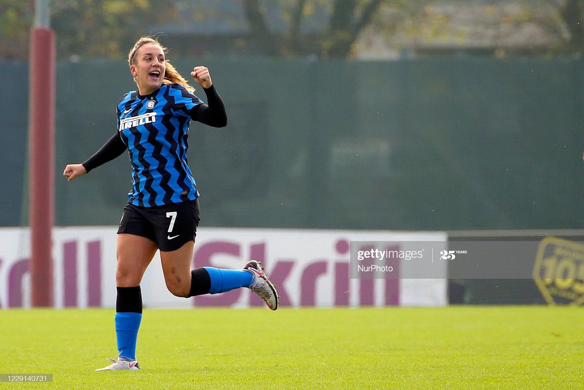 LFootball_'s tweet photo. 🚀 Super gol di @GloriaMarinell4!
➡️ #InterWomen in vantaggio
#InterBari https://t.co/YAPPlE3Xdq