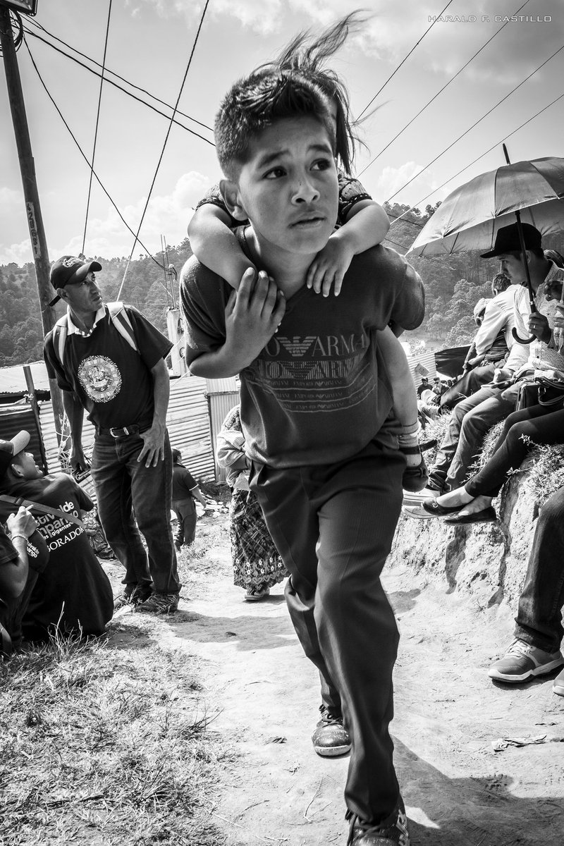 Haraldshots's tweet photo. Día de muertos! Sumpango  📸 #guatelinda  #photography #blackandwhite #streetphotography #arquitecturephotography #bnw #bnwphotography #blancoynegro #nikon #nikontop #StreetArt #perhapsyouneedalittleguatemala #visitguatemala #guatemala #photographer https://t.co/AQGCJzPLdM