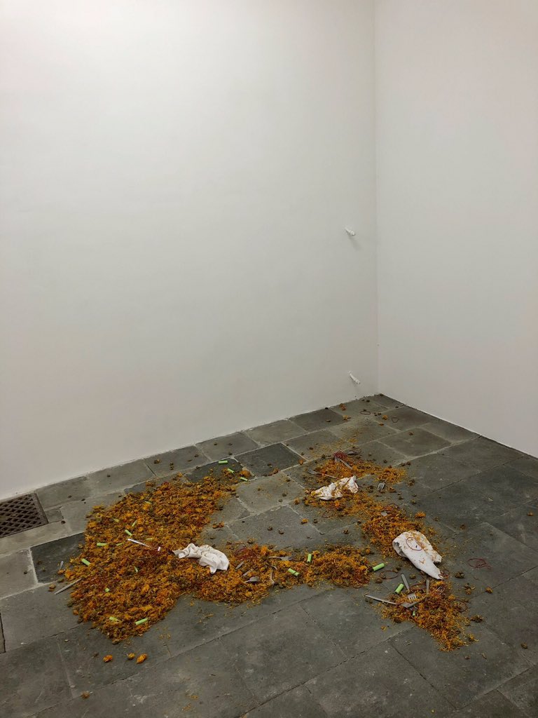 GDgaleriemulti's tweet photo. Jason Dodge
1 exhibition in 6 places around the world
« They lifted me into the sun again And packed my skull with cinnamon » here in Brussels with Gevaert Editions and @MOREpublishers
#TheyliftedmeintothesunagainAndpackedmyskullwithcinnamon #JasonDodge #Morepublishers #Gevaert https://t.co/2TknbBZT7C