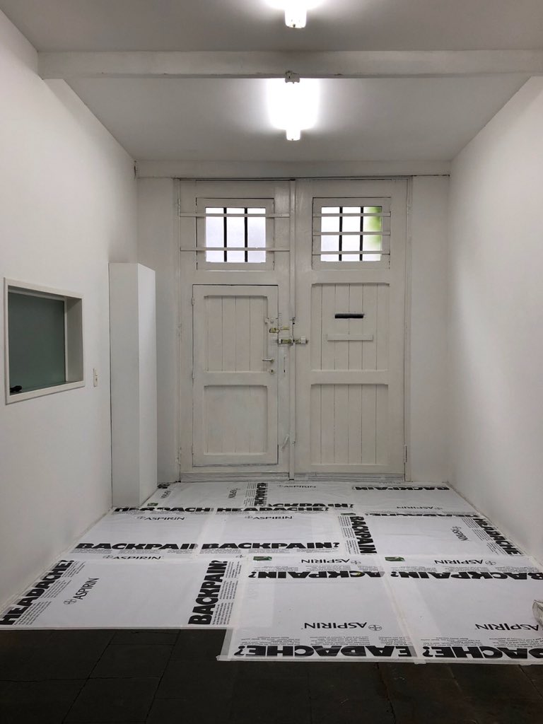 GDgaleriemulti's tweet photo. Jason Dodge
1 exhibition in 6 places around the world
« They lifted me into the sun again And packed my skull with cinnamon » here in Brussels with Gevaert Editions and @MOREpublishers
#TheyliftedmeintothesunagainAndpackedmyskullwithcinnamon #JasonDodge #Morepublishers #Gevaert https://t.co/2TknbBZT7C