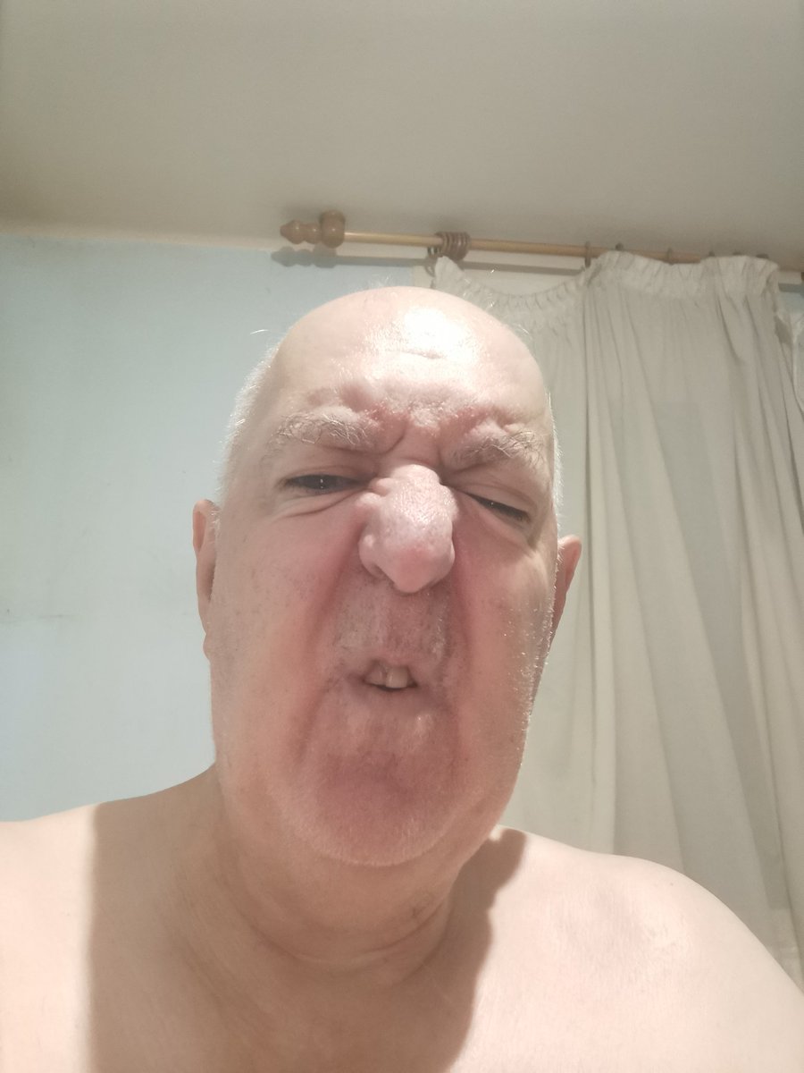 JuanMuozSoldad1's tweet photo. @usadcondon @BlazquezRamirez @eToro Te creras muy "moderno, y guay". Pero  tu sabes muy bien, que eres :una Ciborrata, de las cloacas de internet 
Que te den https://t.co/FDnpYqwsYE