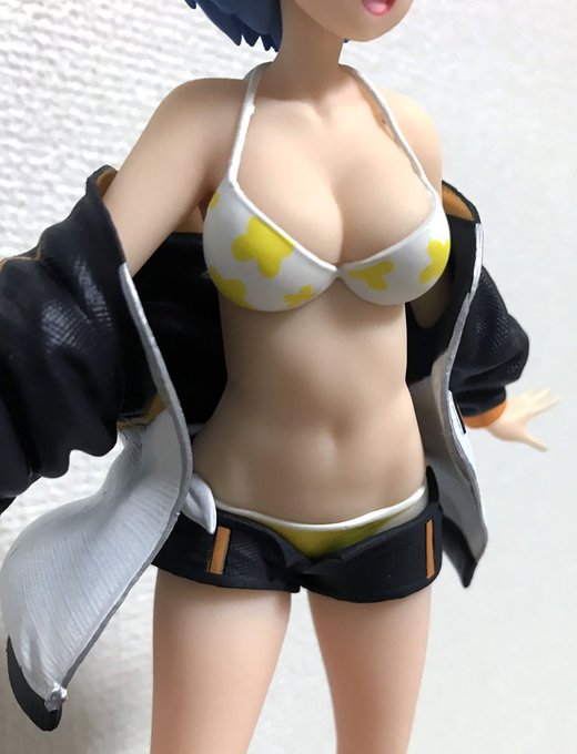 このレム造形良さそうだったから久々にプライズ取ったけどお腹の造形がすごい

お腹にここまで凝ってるのそんなに見たことない
しかもプライズで 