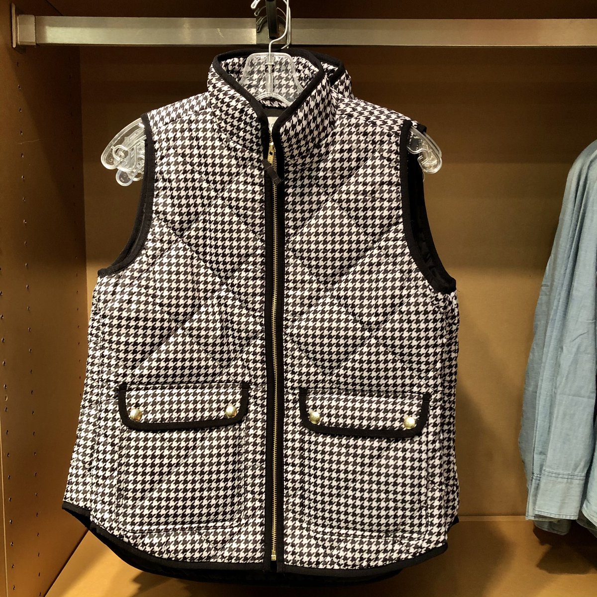 TangerTilton's tweet photo. Yay! Today’s forecast is just as hot as the deals. 🔖 Save 20% off with #TangerStyle coupons.
https://t.co/zzjsM8qtrG
Old Navy Outlet Toddler Pullover: now $11.19
J.Crew Factory Women’s Puffer Vest: now $28.64
#shopping #shophappy #tangeroutlets #visitnh https://t.co/W1c1zKhBOV