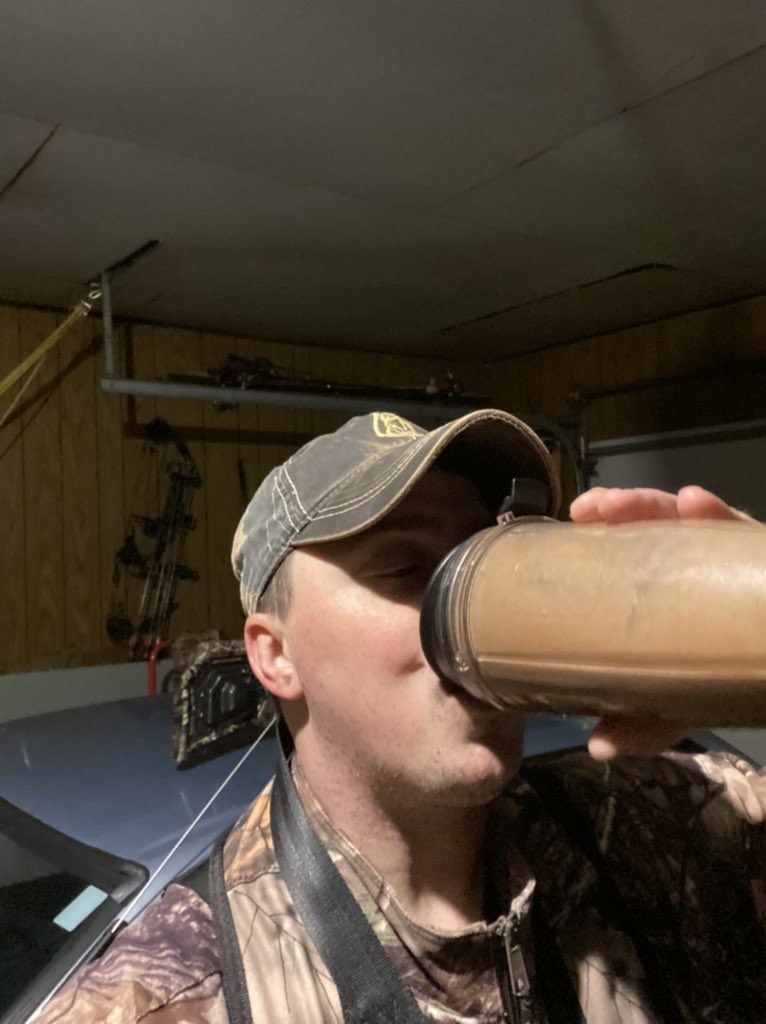 Beautiful morning to be in a treestand!! Even got my #superfoods shake in before I went out! 

#wisconsinlife #hunttherut #gethealthy #healthandfitnessjourney #hunting
