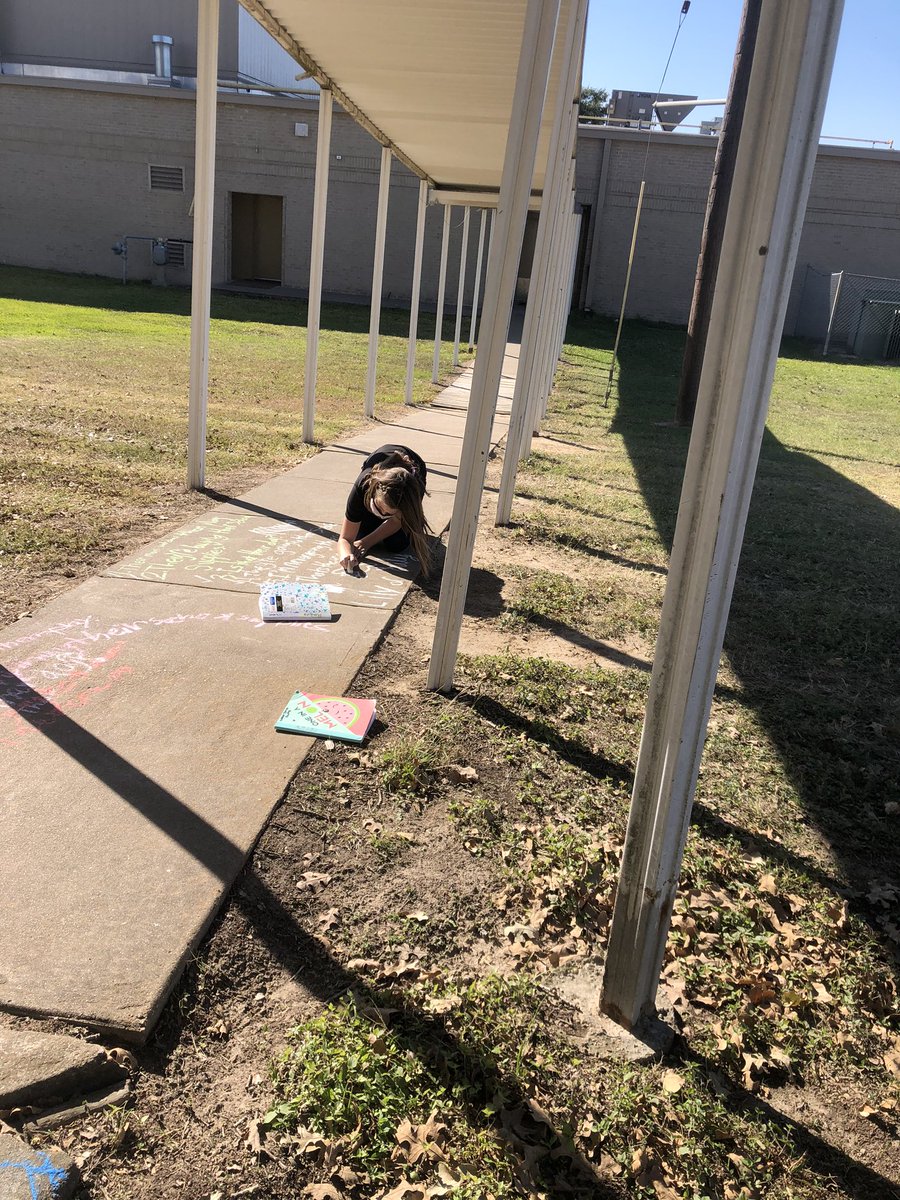 csurman30's tweet photo. We took the classroom outside this week! The weather was too pretty not to! https://t.co/WyZwa1Ikw3