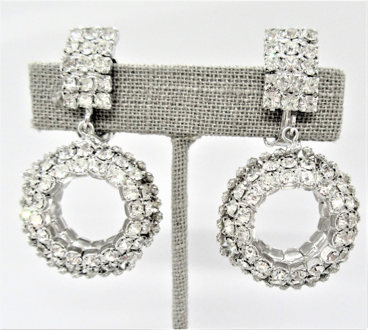 vintagobsession's tweet photo. Excited to share the latest addition to my #etsy shop: Vintage Rhinestone Dangle Earrings, 3D Donut Shape, Clear Chandelier Style, Evening Wear, Vintage Wedding Clip Ons https://t.co/f9hcSUvSO4 #clear #wedding #donutring #silver #no #women #artdeco #earlobe #vintagobse https://t.co/loxQI5T5go
