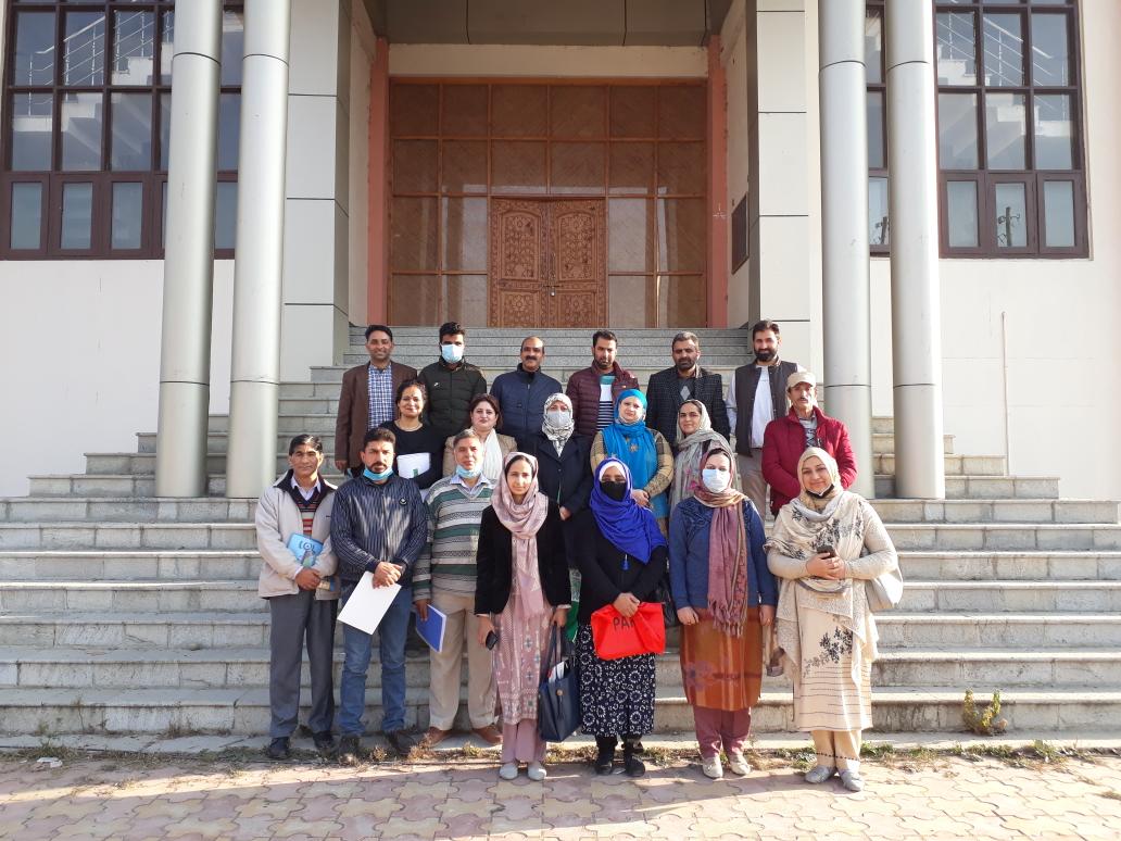 DietSrinagar's tweet photo. Caputres of Valedictory function of 5-Day Workshop on Children related Acts (RTE, POCSO &amp; RPWD) &amp; 21st Century Skills held at DIET Srinagar today. https://t.co/Yznexeo5Nx