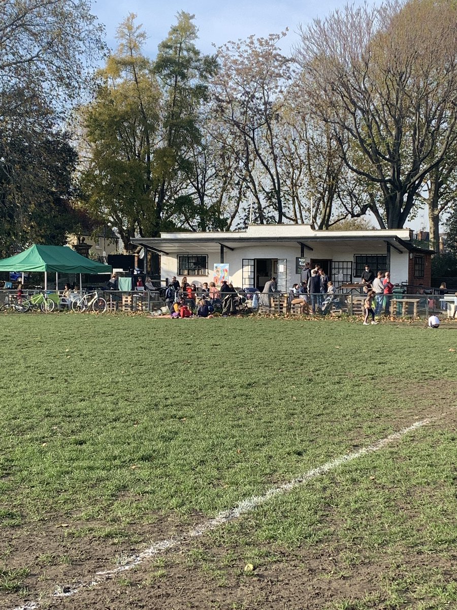 katthekat75's tweet image. How is this allowed @LBHF in #Southpark ? clearly a violation of #lockdownrules They were actually having a birthday party. No wonder our borough has one of the highest numbers of cases in #London