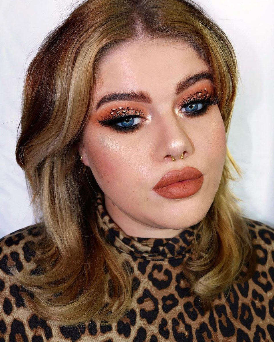 obsessed with this 🐆 eye look by <a href="/lipsonfire/">𝔐𝔢𝔩𝔞𝔫𝔦𝔢</a> ⁠🤎 ⁠⠀
⁠⠀
products used:⁠⠀
✨ new pressed powder palette ⁠⠀
✨ can't be tamed lip kit ⁠⠀
✨ hear me roar kylight ⁠⠀

kyliecosmetics.com