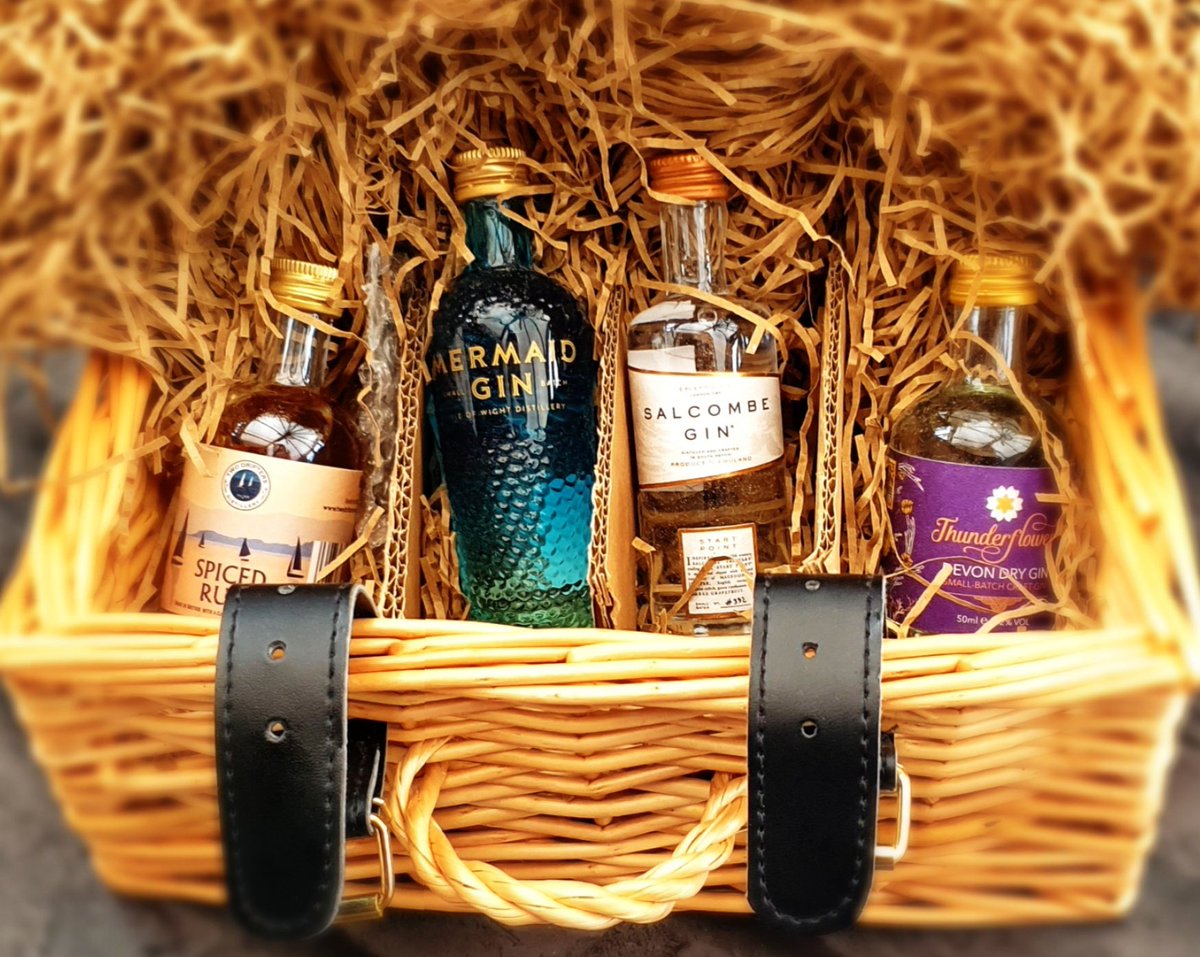 diningdevon's tweet photo. We can't be near our friends &amp; loved ones but we can certainly treat them for an occasion, plan ahead to #Christmas..(🎄only 7 weeks away!) or just because. #Supportlocal &amp; send a super #gin #rum #hamper from @riverexecafe #ShoreShop. #ad #gifted #drinks https://t.co/oEv25O3nlg https://t.co/S37pSNdpL0