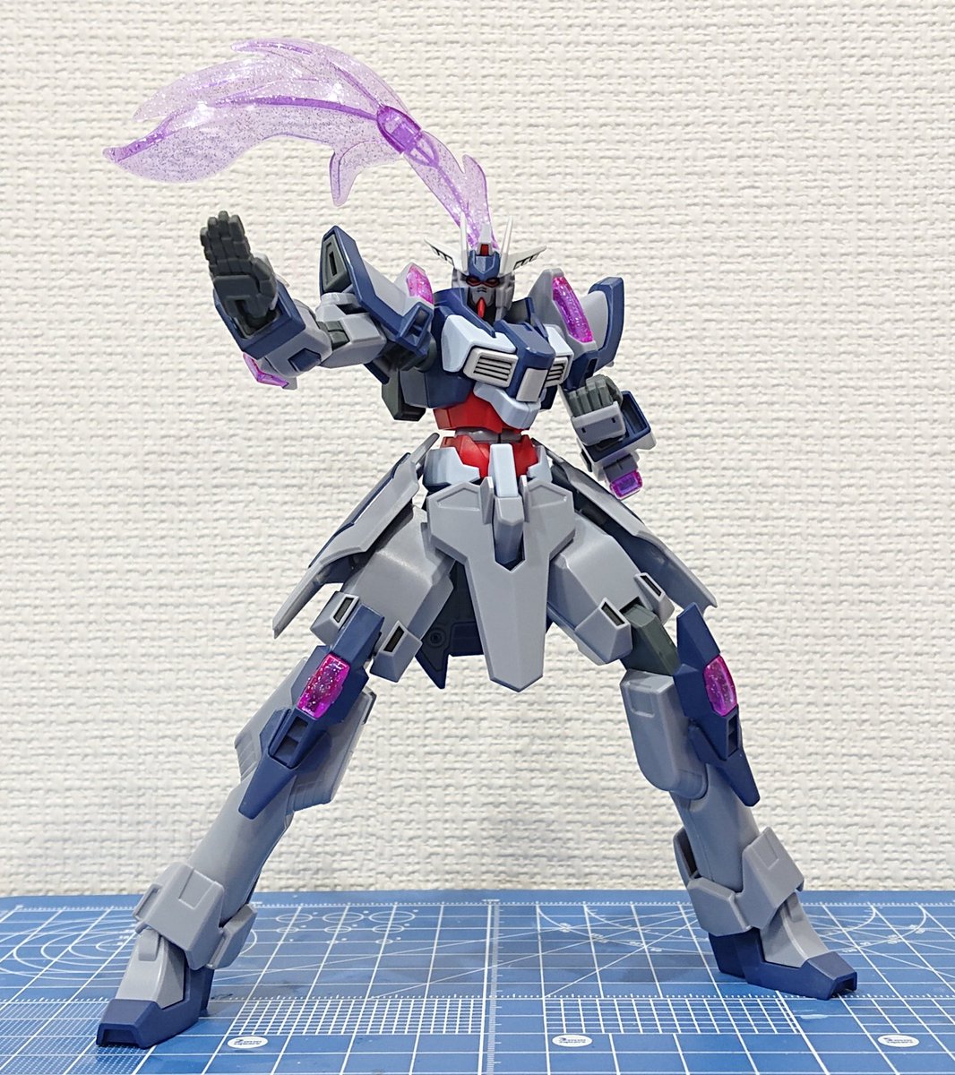 ラムネ 今更作るhgbfディナイアルガンダム 足首可動を拡大するディナイアルの定番工作 写真1枚目 を行い 本体が完成しました 襟を短くしたのと足首接地性の向上により 斜めに構えやすくなりましたね