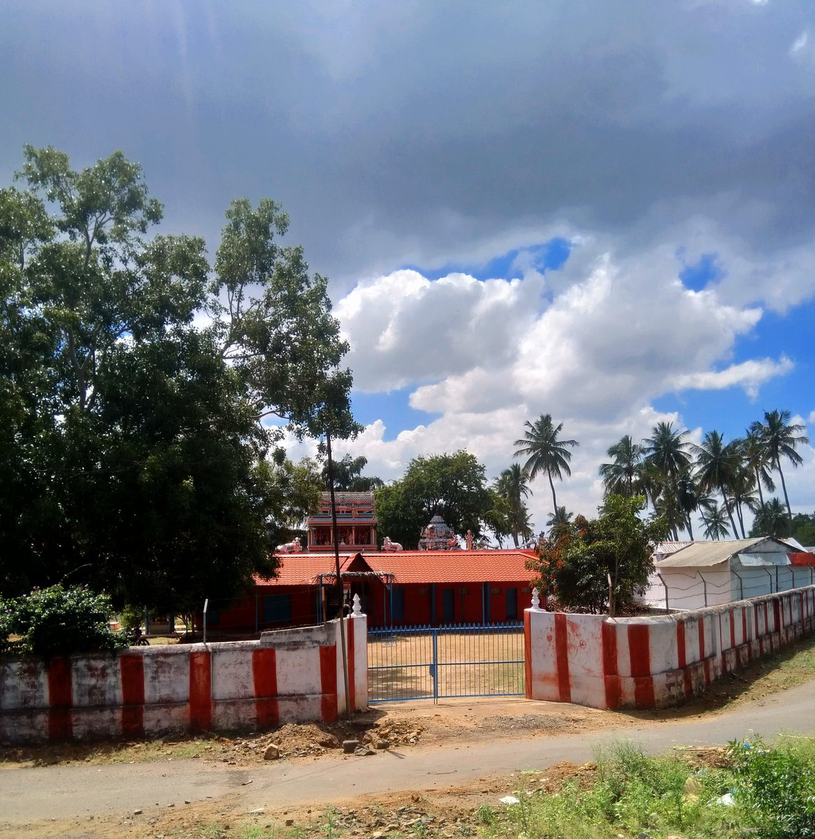 Some temples just before I saw the sign board to go to the monuments/10