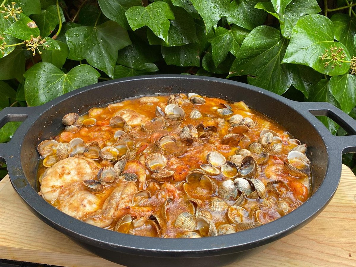 MTarradellas's tweet photo. Sarsuela...un plat de peix tradicional q a casa encanta! Amb #sofregitquimmatas, peix de la #costabrava i una bona picada! #rap #gambes #calamarsets #escopinyes #sofregit #picadadavellanes #platstradicionals #platsdepeix #dinarsdedissabte https://t.co/0oSESeAPT0
