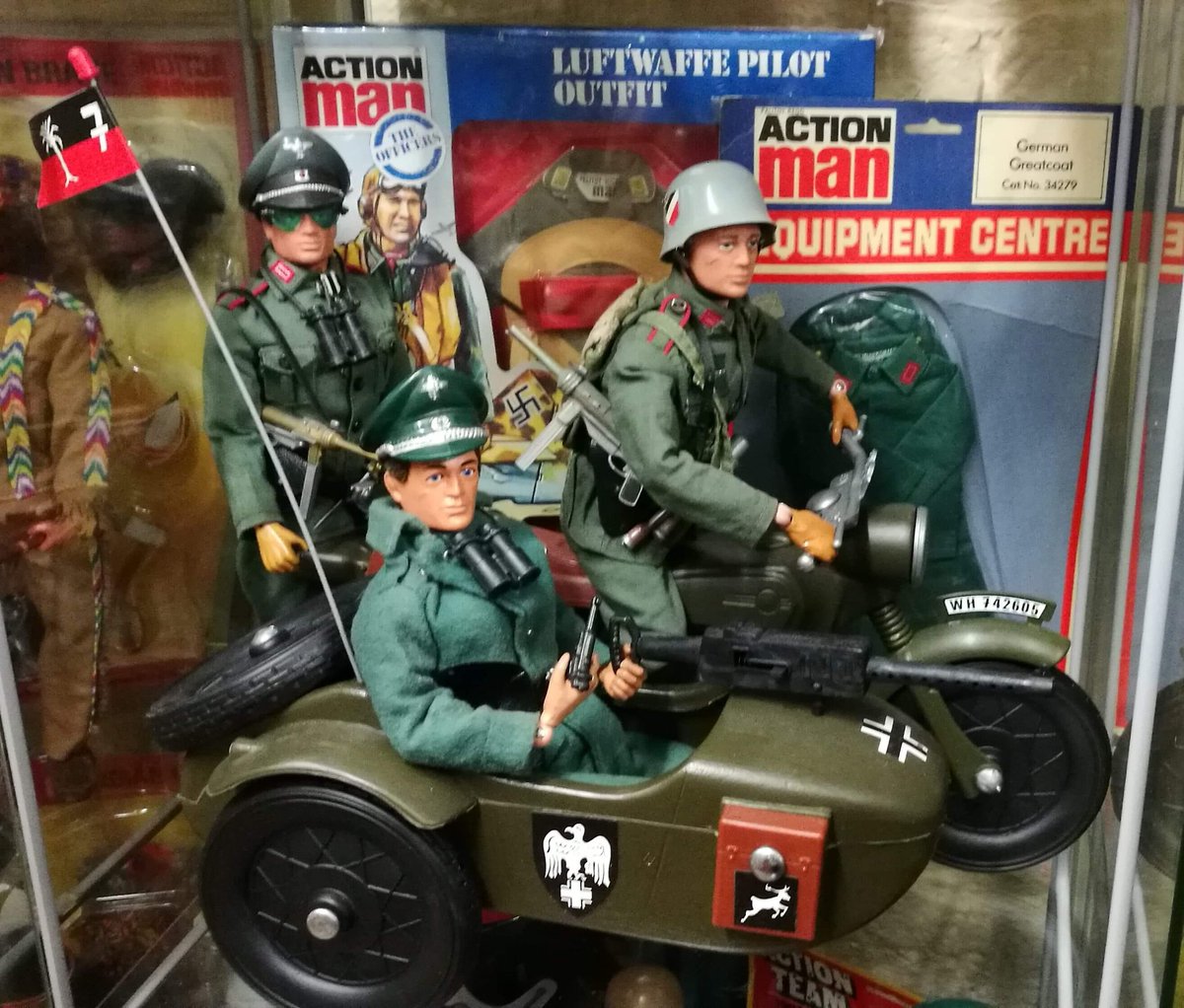 RichardBlin's tweet photo. Pour le plaisir des yeux 🤩🤩🤩
Une p'tite partie de ma collection, #Action_Joe, #Action_Man ... etc ... 
(Rien à vendre)
Bon week-end les amis 😘 https://t.co/UVTAAQ7ZqZ
