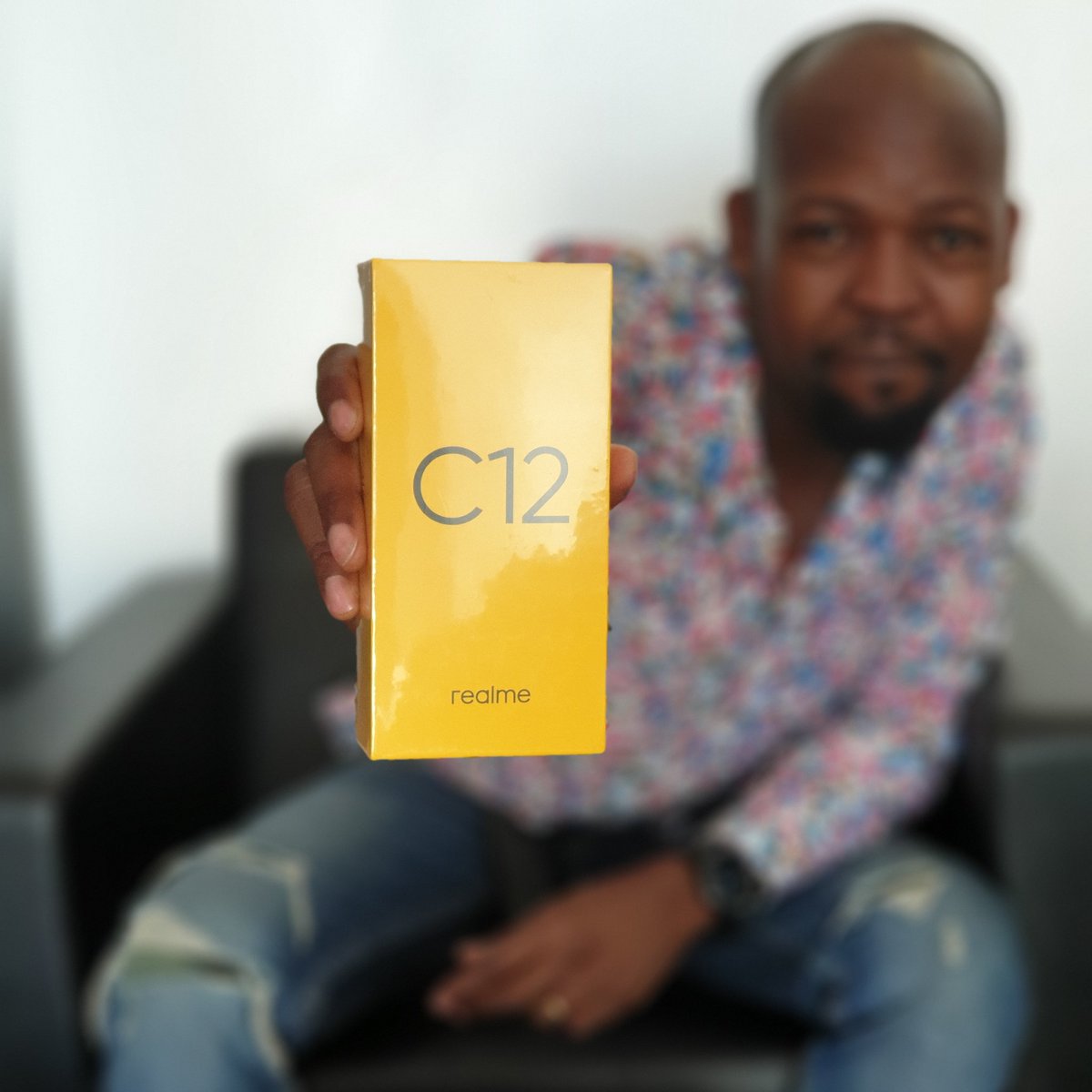 Alex_Mwakideu's tweet photo. Yoooooooooh!!!! The realme C12!!! Hii ni nomaaaaaa!!! Imagine a Stylish Smartphone that has long battery life a good camera and is also affordable!!!
#6000mAhPowerNonstop #13MPAITripleCamera #10WQuickCharge #WeArerealmeKenya #PowerYourLife #MinidropFullscreen https://t.co/XVlmw1o4Fb