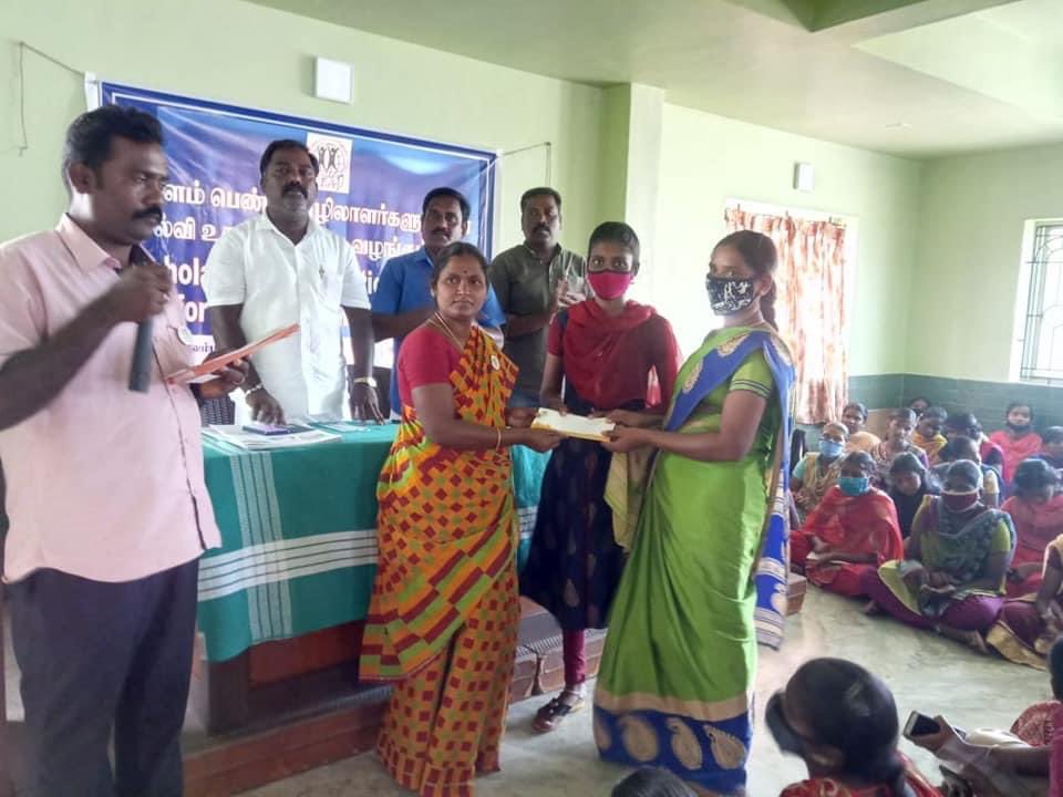 READSathy's tweet photo. #READ
#Scholarship_Support
#Young_Workers
#READ provided Scholarships to the young textile workers at PV hall, Sathyamangalam
#VAO & social activist participated in the program https://t.co/aakxUONIkS