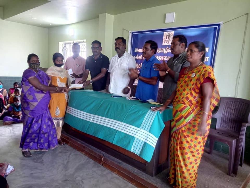 READSathy's tweet photo. #READ
#Scholarship_Support
#Young_Workers
#READ provided Scholarships to the young textile workers at PV hall, Sathyamangalam
#VAO & social activist participated in the program https://t.co/aakxUONIkS