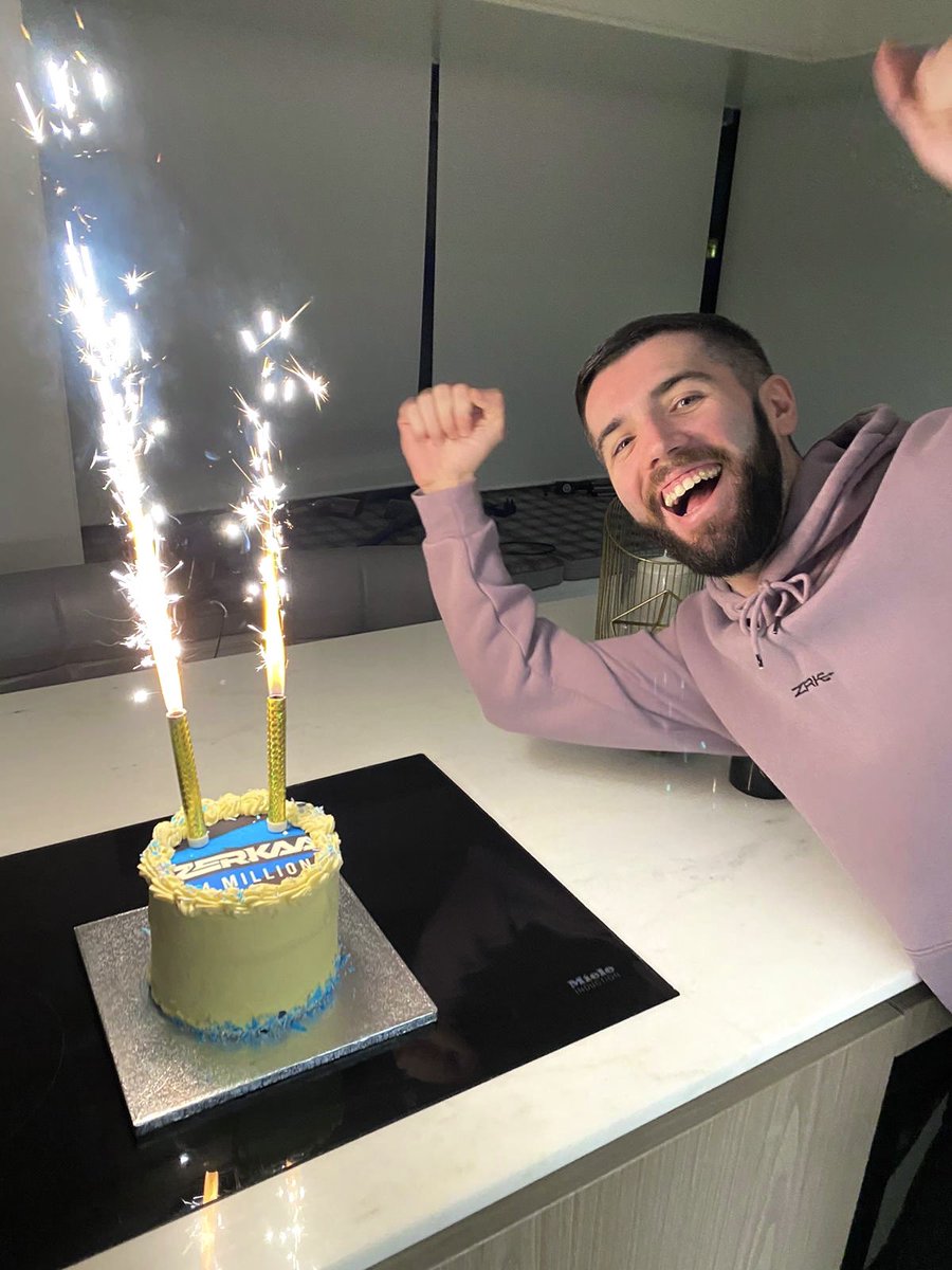 ZerkaaHD's tweet photo. When I got off stream last night @Freyyx had a cake ready to celebrate me hitting 4 million subscribers! 

She a real one 💙 https://t.co/bEYZHKrVFX