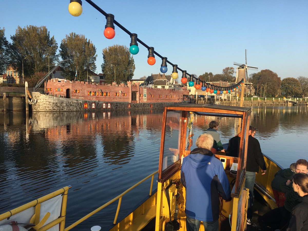 EvaKosto's tweet photo. RT @GOUDasfalt: Bijzondere overbuurman ligt er aan de Veerstalkade als het weer kan (ivm corona) vanaf 18 november te bezoeken https://t.co/ZvffNg1E8s #museumschip #vlotbrug #gouda #middeleeuwen https://t.co/SSJAlG4w6O
