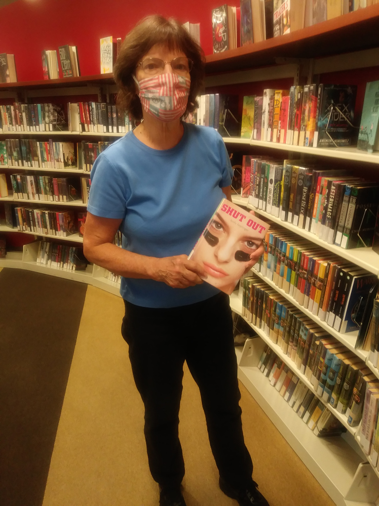 samuelslibrary's tweet photo. We are so thankful for our volunteers! Pictured below is Rose Ann, who does a lot of shelving throughout the library, with a very cheery spirit! Join us in saying, "Thank you!" to Rose Ann when you see her at Samuels Library. #SamuelsSaysThanks #SamuelsLibrary https://t.co/Y3CXB4RqKk
