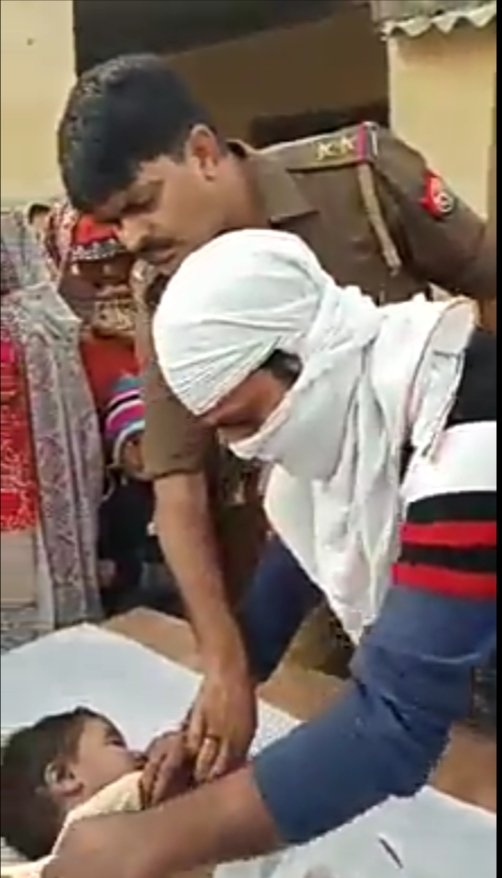 Radhe____Shyam's tweet photo. हैवानियत का प्रदेश          उत्तर प्रदेश 
मानवता को शर्मसार करने वाली एक और घटना! अलीगढ़ में तेजवीर प्रजापति की 3 साल की लड़की के साथ दरिंदगी कर  उसको मार डाला।
#बेटी #बचाओ #बेटी #पढ़ाओ 
#वर्तमान #सरकार .......?
@Bhimarmy_BEM 
@bablu__kumar 
@Neeraj_verma7 
@AjayVermaAzad1 https://t.co/i53tfaxXaz