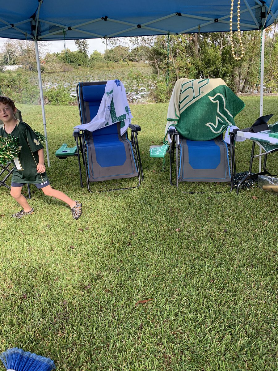 kblack4004's tweet photo. #usfvirtualtailgate!!! Hanging out in the back yard! GO BULLS!!!! https://t.co/kbH46I4knp