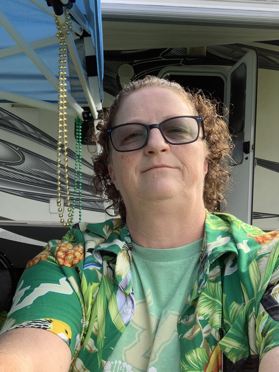 kblack4004's tweet photo. #usfvirtualtailgate!!! Hanging out in the back yard! GO BULLS!!!! https://t.co/kbH46I4knp