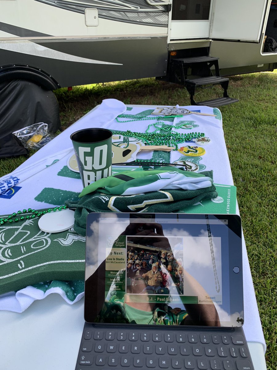 kblack4004's tweet photo. #usfvirtualtailgate!!! Hanging out in the back yard! GO BULLS!!!! https://t.co/kbH46I4knp