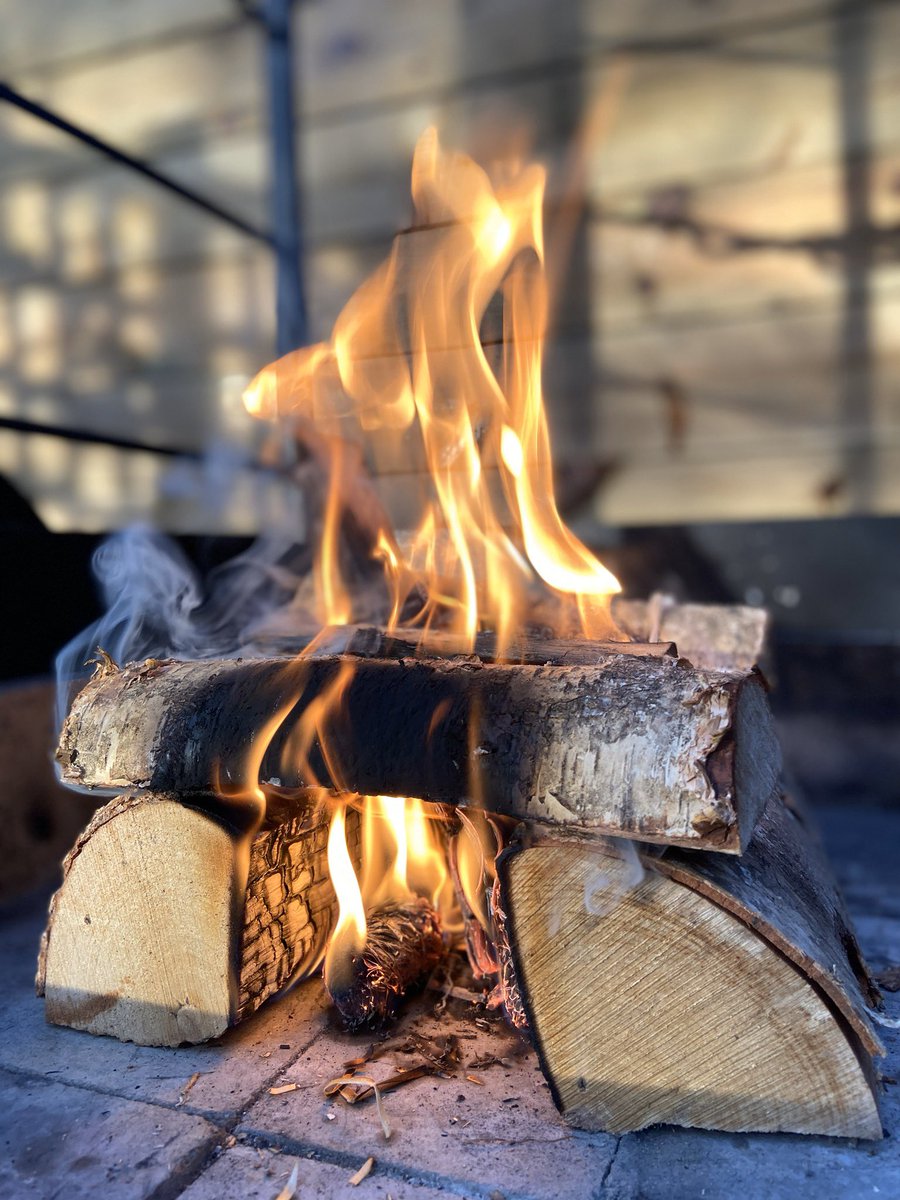 Saturday night scenes 🐮

@nothingbutbbq <a href="/MeatMattersltd/">MeatMatters</a> @DalbyFirewood