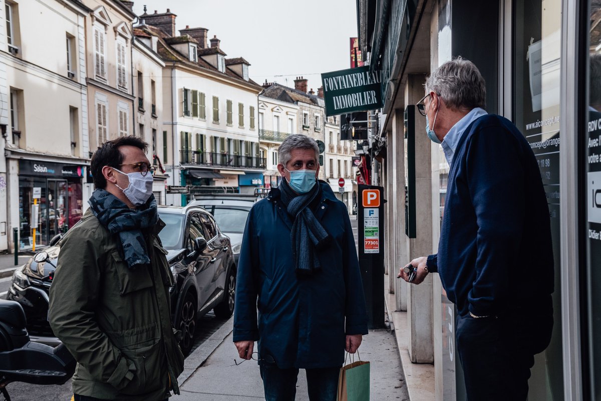 fredvalletoux's tweet photo. A la rencontre des commerçants de #Fontainebleau qui font du #ClickAndCollect, avec mon 1er adjoint @gondardj. Dans quelques jours, @VilledeFbleau lancera une application dédiée pour les commerçants de notre ville. https://t.co/Jcb82eV45D
