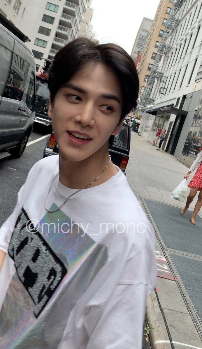 one gotta go:unwhitewashed younghoon (anyway why is he so Fine)