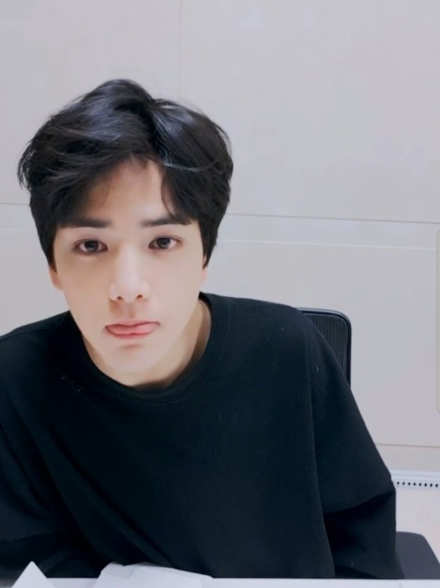 one gotta go:younghoon's vlive look