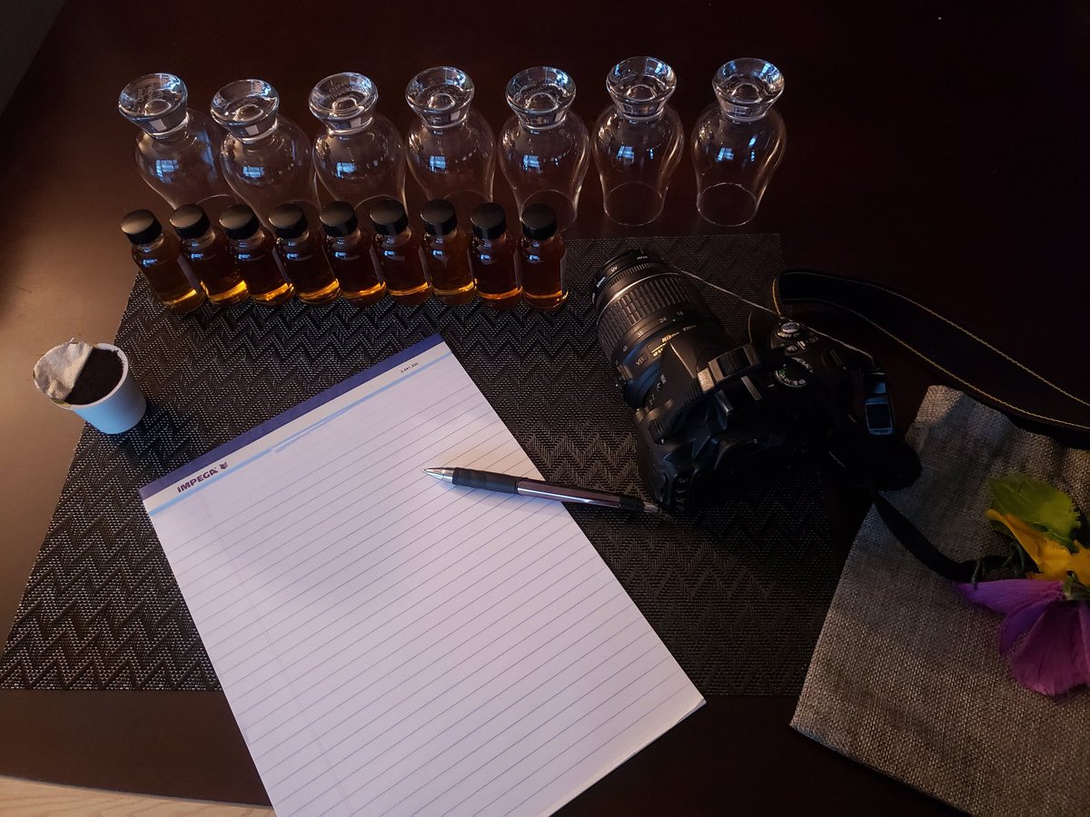 blackcatwhisky's tweet photo. The snow is falling outside, it is the weekend & I have some homework ahead of me. Seems like a good time to get an early start!
#whiskylife #whisky #whiskytime #whiskylove #bourbon #rye #canadianwhisky #americanwhiskey #whiskey #goodtimes #homework #sampletasting https://t.co/pNyzFuoFSe