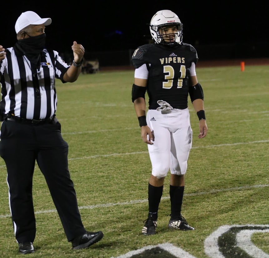 2Schopp's tweet photo. People saw 6 TD's and 300 yds vs Ironwood last night.What they didn't see is when we hugged after the game,he had 45 beeds of sweat on his face from the work and everything was "yes sir."The weightroom made what's on the outside. Family made what's on the inside. @LoganGingg https://t.co/0XQaoZopAb