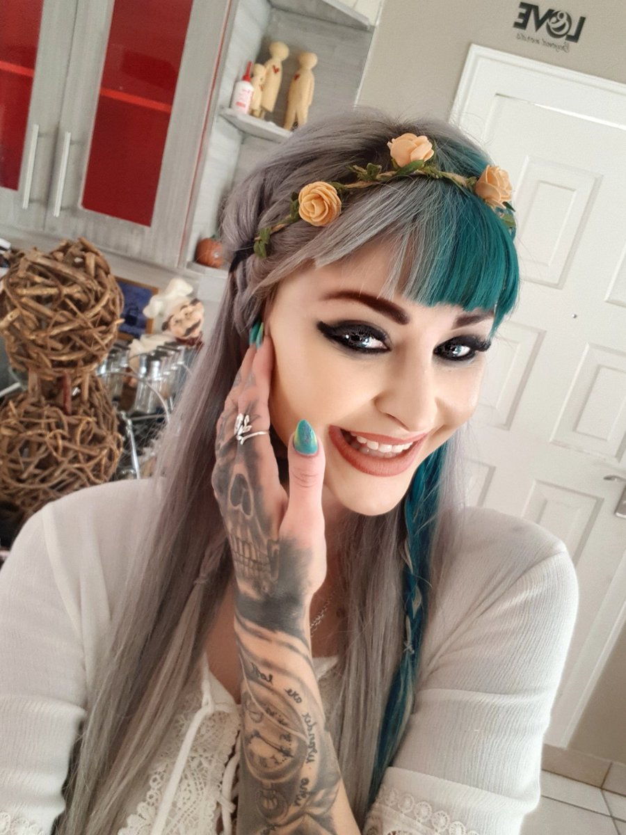 AwkwardCin's tweet photo. I'm a human, and I'm multidimensional. ...🦄
Happy #saterday
#instagrammodels  #inkmodels  #inkmodel #inkart #inkbabe #instadaily  #instagram #jeffreestar #jeffreestarcosmetics #jeffreestarapproved @instagram @jeffreestar @jeffreestarcosmetics @kareedouwrugby https://t.co/jfWcFK11gl