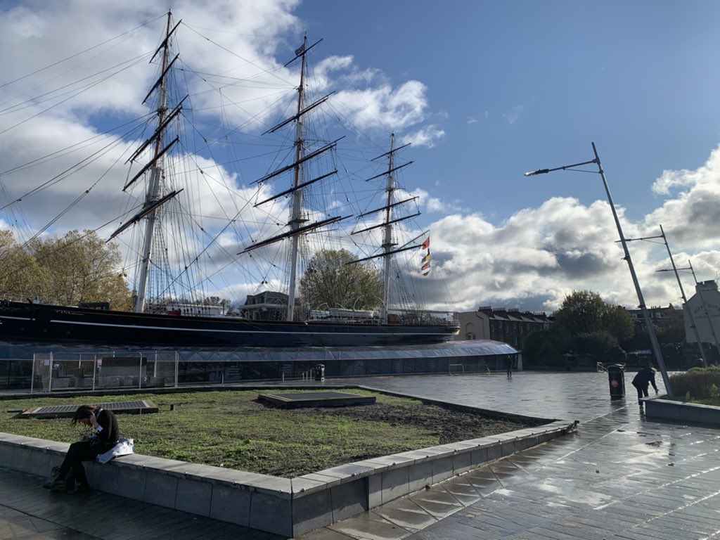 DeptfordDan's tweet photo. Wouldn’t this be an ideal location for the annual @Royal_Greenwich Christmas tree in @CuttySark Gardens? This would avoid need for temporary fence and trip hazards at the usual spot! @DanLThorpe @GreenwichDiary https://t.co/VcwHJXxbrK