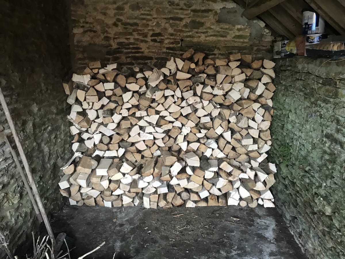 lole_simon's tweet photo. Locks stacked and kindling gathered... #readyforlockdown #loveautumn https://t.co/aiOZ8v02iW