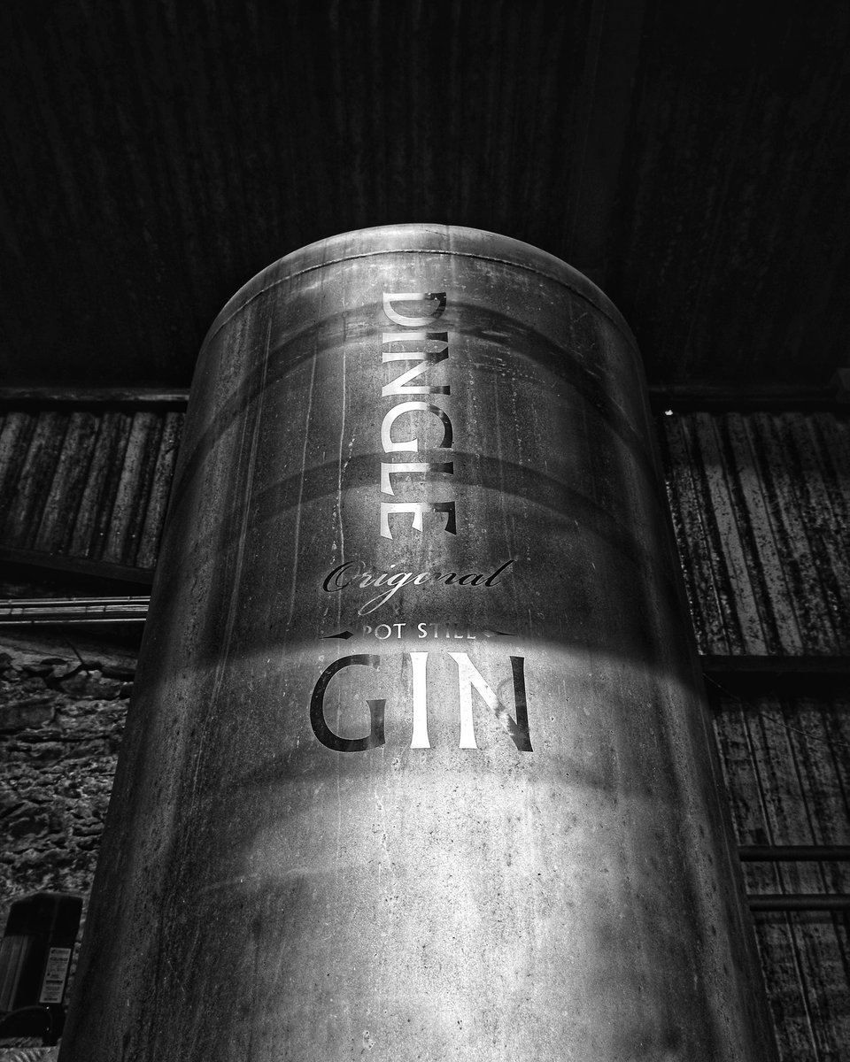 KerryDistiller's tweet photo. Full to the brim. 

#dinglegin #dingledistillery https://t.co/ug2tqfmfKp