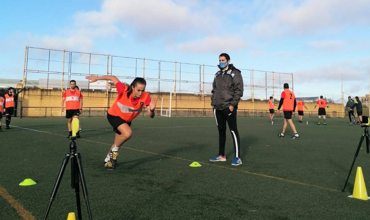 FedExFutbol's tweet photo. 📸Hoy el Comité Extremeño de Árbitros ha realizado en #Badajoz la convocatoria extraordinaria de 🗒️PRUEBAS FÍSICAS y TÉCNICAS a los colegiados/as y asistentes de Tercera División y Primera Extremeña | Enhorabuena a todos por el enorme esfuerzo 👏👏👏 #JugamosEnEquipo https://t.co/mjb5MG5ugj